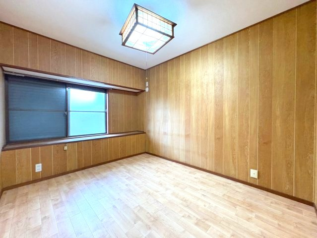 東阪田貸家の洋室