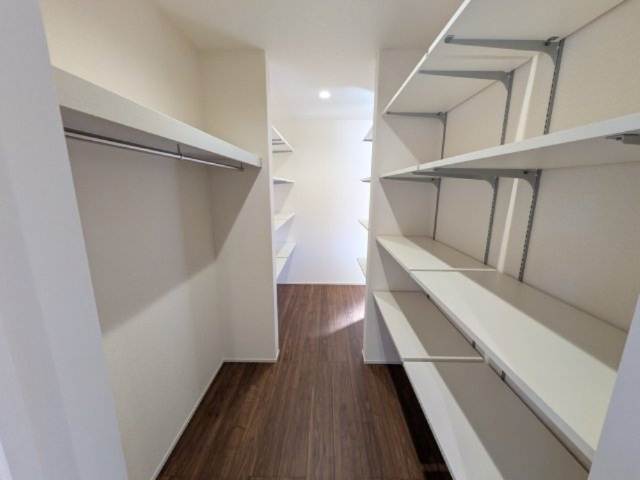 那珂市菅谷　19期　新築戸建て　1号棟のキッチン|大容量の可動棚付きのパントリー♪