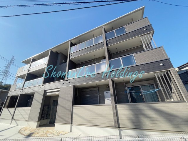 鎌倉市山崎のアパートの外観