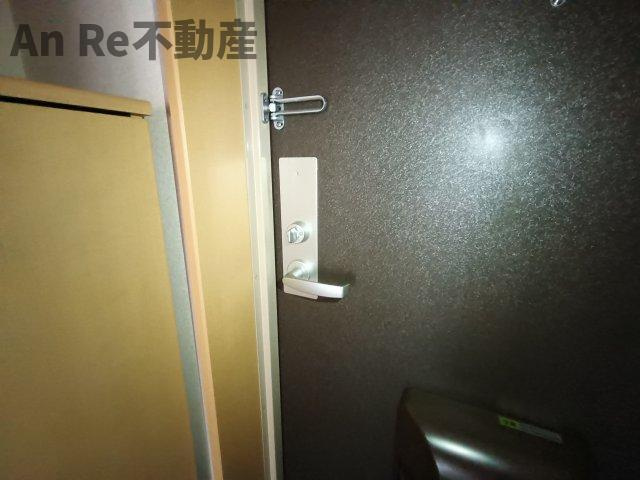 川口市東川口４丁目のアパートの玄関