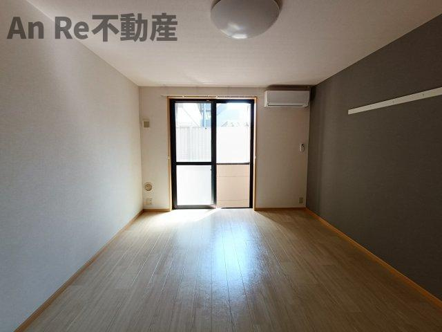 川口市東川口４丁目のアパートの居間・リビング