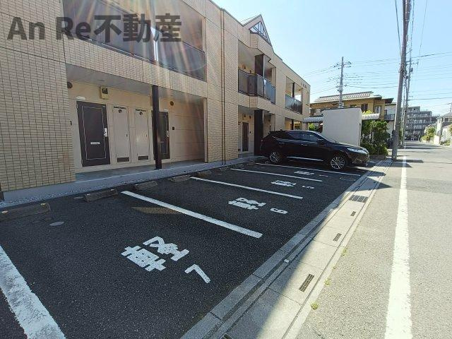 川口市東川口４丁目のアパートの駐車場