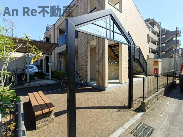 川口市東川口４丁目のアパートのエントランス