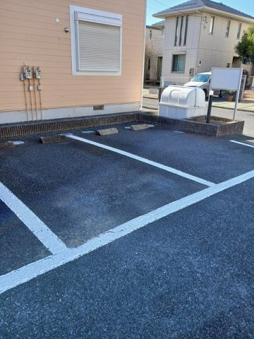 【駐車場】 | クレストヒルズＢ | 駐車場があるので、車を買う予定の方も安心です