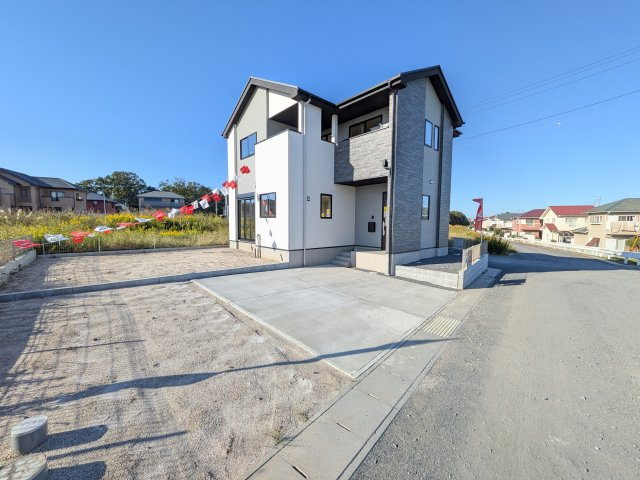 ひたちなか市東石川　8期　新築戸建ての前面道路含む現地写真|陽当たりや敷地の広さをご確認できます！
本日のご見学も可能です♪
お気軽にお電話またはお問い合わせください。