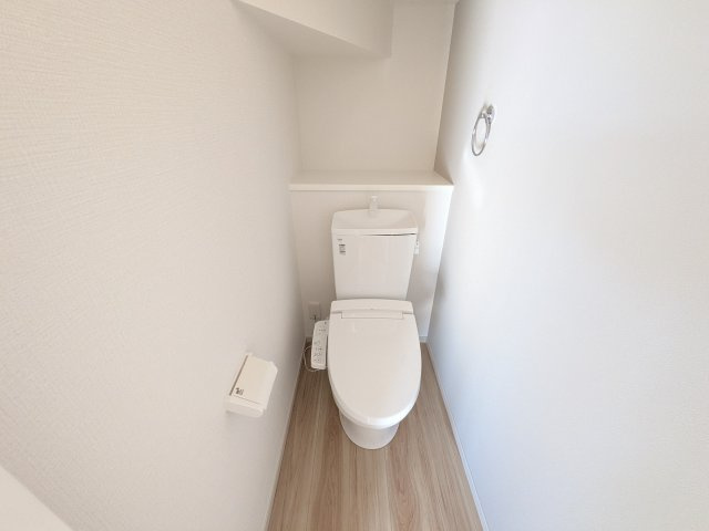 ひたちなか市東石川　8期　新築戸建てのトイレ|高い節水性能で、水道代を大幅にカット。環境とお財布に優しく、家計をしっかりサポートします。
もちろん温水洗浄便座付きです♪