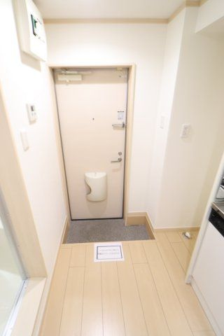 アザレ読売ランドB棟の玄関
