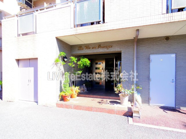 ラヴィアン オランジュのエントランス