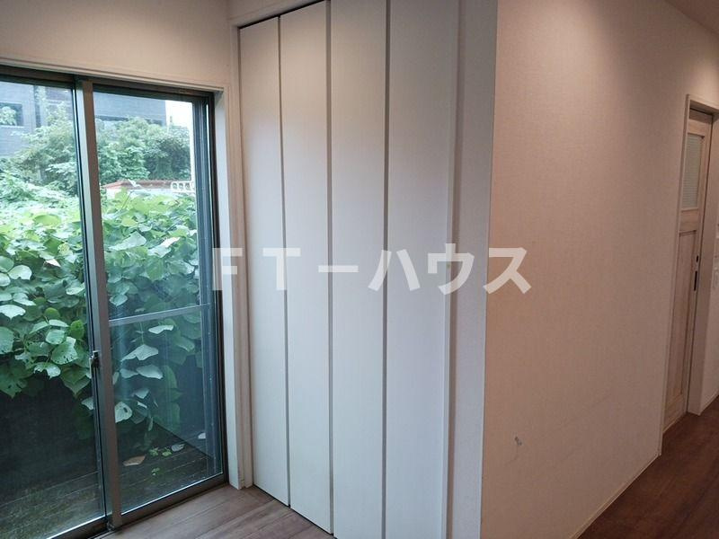 邑善庭の洋室