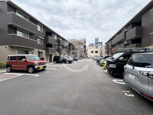 Sinfaria  YUZATO C棟の駐車場|Sinfaria  YUZATO C棟　駐車場