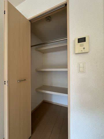 川崎市麻生区王禅寺西７丁目の賃貸マンションの収納