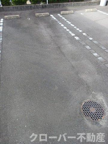 ニューコスモスの駐車場