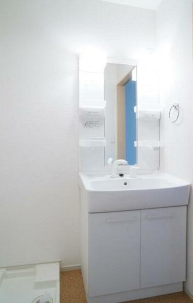 鎌ケ谷市丸山３丁目のアパートの洗面所