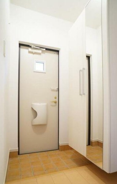 鎌ケ谷市丸山３丁目のアパートの玄関