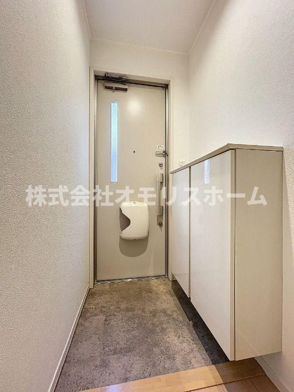 良久ビルの玄関