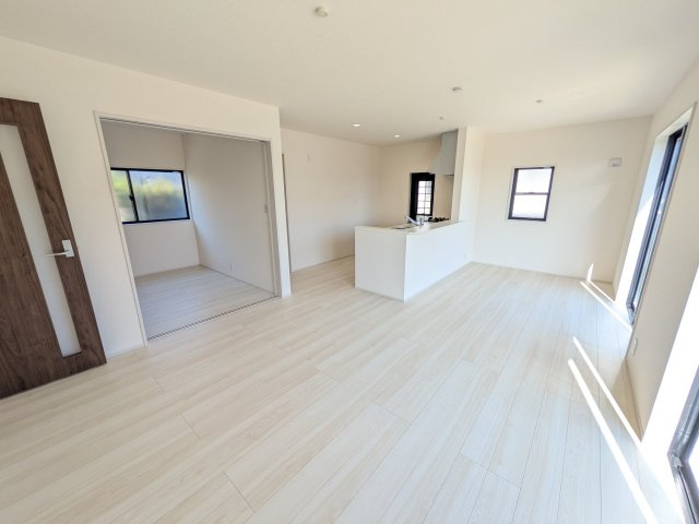 日立市滑川本町　4期　新築戸建て　１号棟の居間・リビング|南向きで明るく陽当たりの良いリビングです♪
