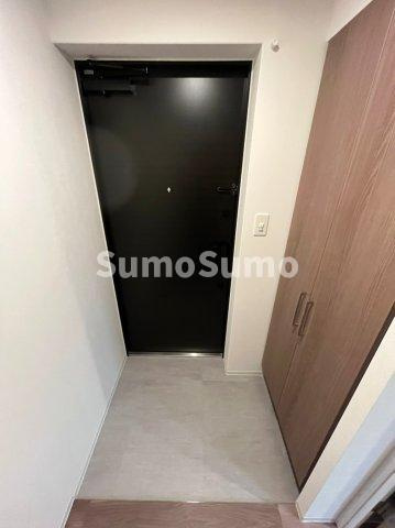 シーズンフラッツ新町の玄関