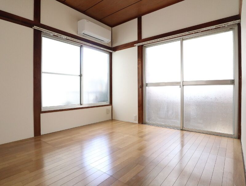 府中市住吉町１丁目戸建の居間・リビング