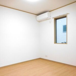【洋室】 | ラヴェール新生 | 明るい洋室です