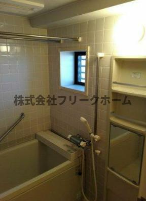 武蔵野市中町１丁目の賃貸マンションの浴室