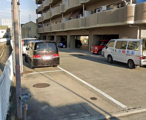 サングレース和泉の駐車場