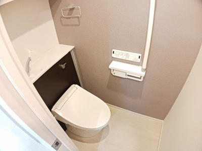 【トイレ】 | てぃーだむい牧志 | 清潔感のあるトイレです