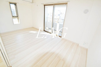 【居間・リビング】 | ローズウッド篠崎 | 洋室のお部屋です。