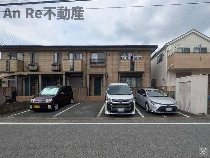 ラ・プランタンの駐車場