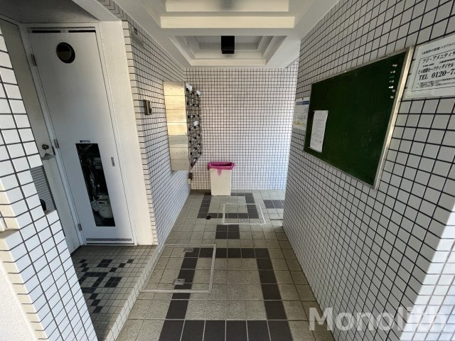 シャルマンフジ和泉大宮壱番館のエントランス