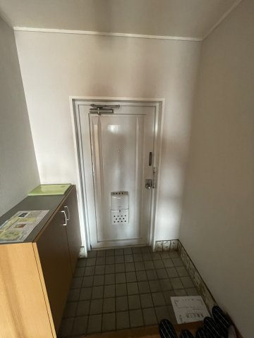 OKハイツ5号館の玄関