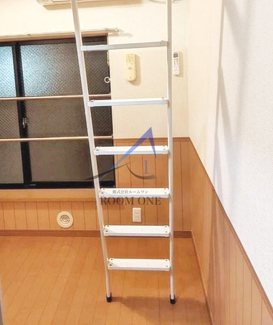 アーバンプレイス丸山Ⅱの居間・リビング|洋室のお部屋です。