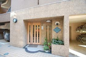 グリーンパーク日本橋参番館のエントランス|※別部屋参照