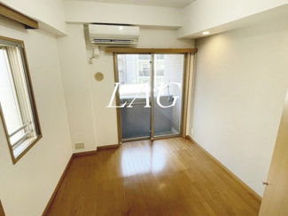 【居間・リビング】 | スカイコート三田慶大前壱番館 | 洋室のお部屋です。