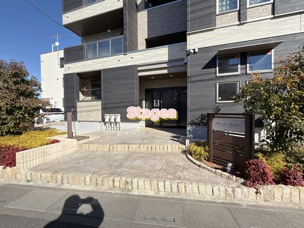 さいたま市西区大字指扇のアパートのエントランス