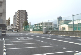 熊本市中央区世安町の賃貸マンションの駐車場