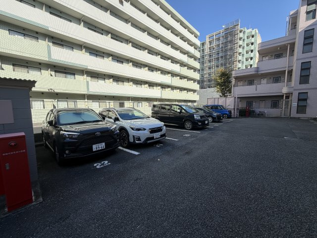 ジェイワンヒルズ西船の駐車場