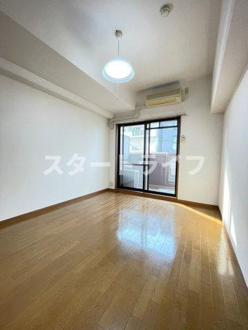 大阪市淀川区宮原５丁目の賃貸マンションの居間・リビング