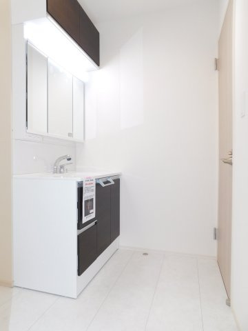 名古屋市港区春田野２丁目の新築一戸建の独立洗面台|◇洗面台◇　　三面鏡シャンプードレッサー（ワイドサイズ）　上部吊収納