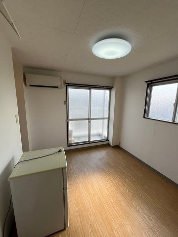 尼崎市大物町１丁目のアパートの寝室|広くて明るい寝室