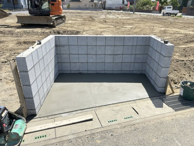 【前面道路含む現地写真】 | 加須市日出安7区画　新築戸建　全7棟　1号棟