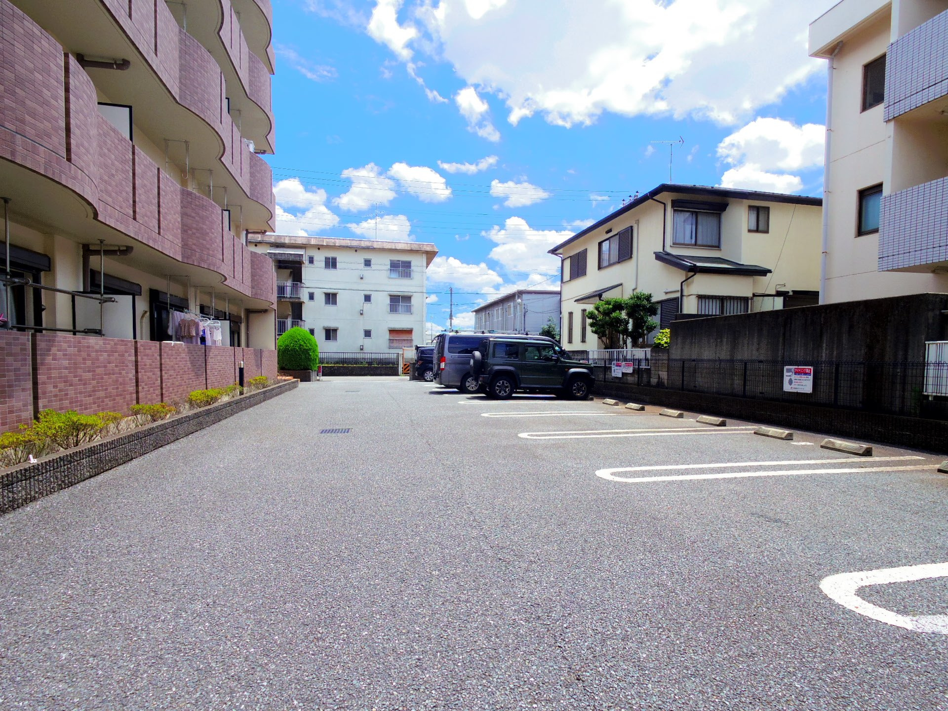 グランディ　東所沢の駐車場