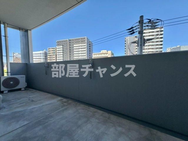 アクアブルーのバルコニー