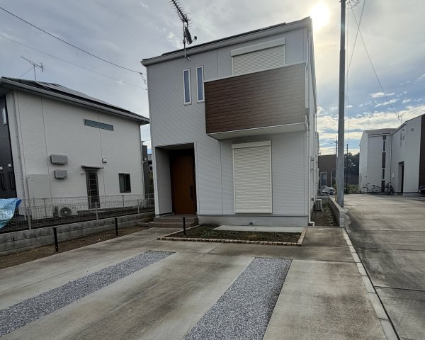 -三丁目不動産-　太田市内ケ島町　令和5年築　オール電化の駐車場