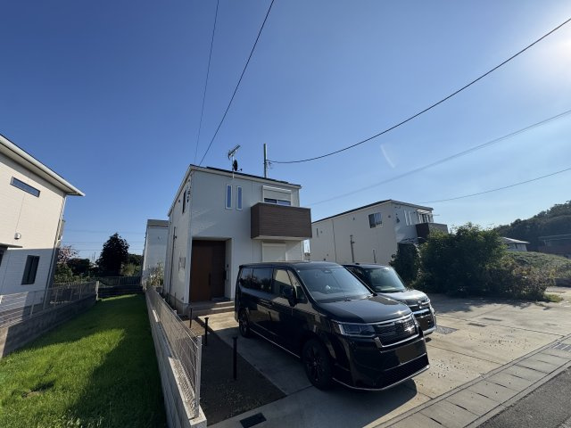 -三丁目不動産-　太田市内ケ島町　令和5年築　オール電化の駐車場