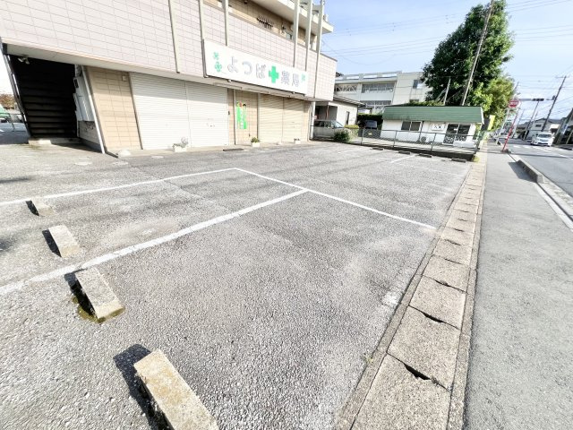 セゾンハイツの駐車場