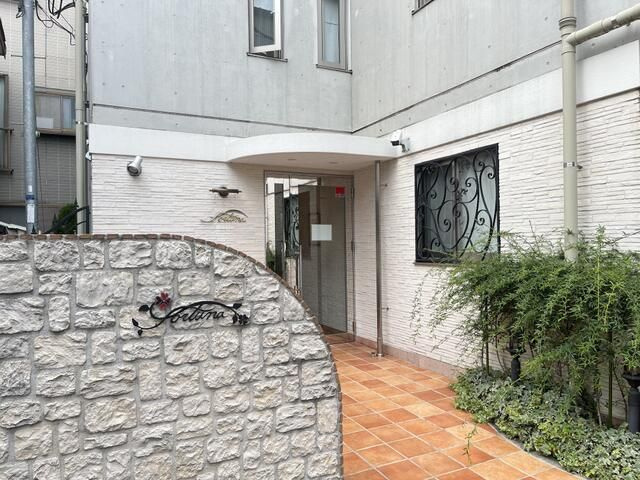 フォルトゥーナ目黒本町のエントランス