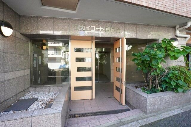 スカイコート目白台のエントランス