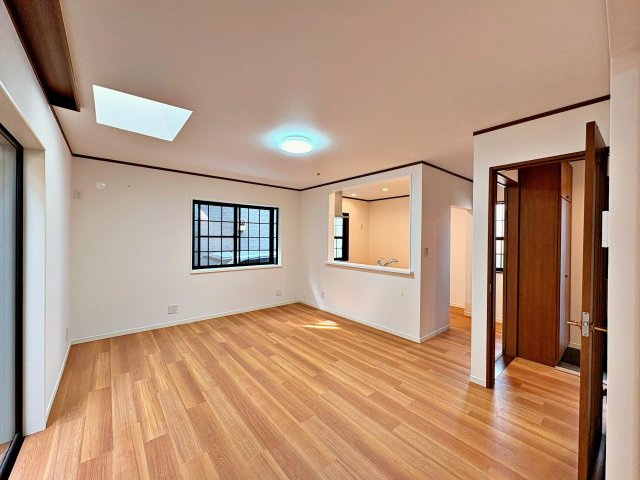 《仲介手数料半額》富士見市渡戸3丁目　中古一戸建住宅の居間・リビング|LDK14.7帖
