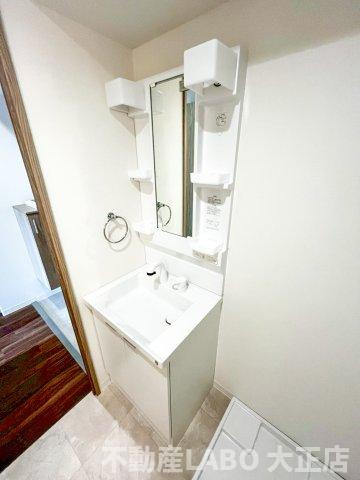 JJ　RESIDENCE　NISHIKUJOの洗面所