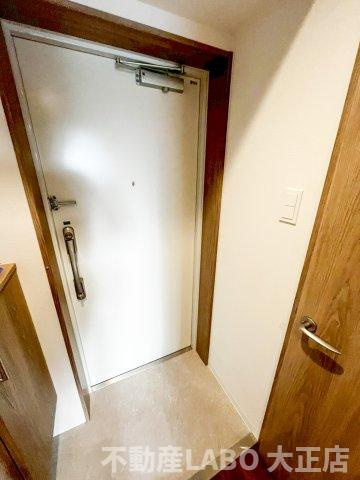 JJ　RESIDENCE　NISHIKUJOの玄関